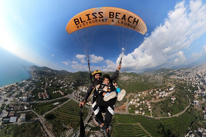 Tandem-Gleitschirmflug über Alanya, Türkei, mit Blick auf die Küste und den Kleopatra-Strand, Foto 9 | wizardtrip