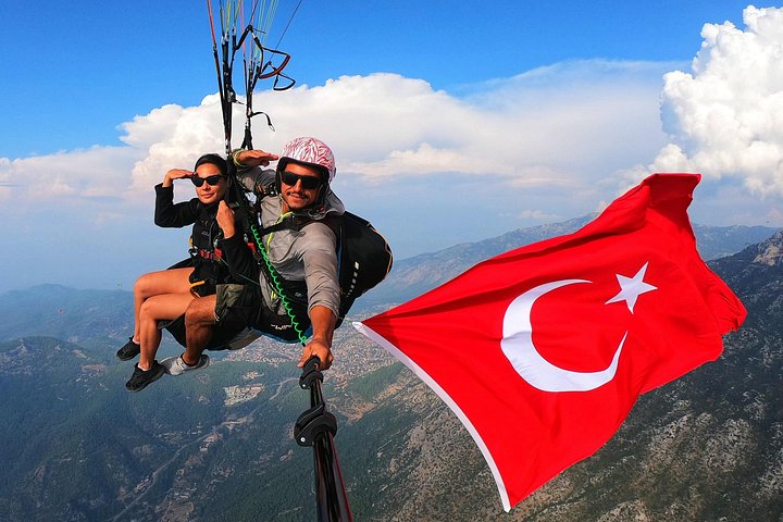 Tandem-Gleitschirmflug über Alanya, Türkei, mit Blick auf die Küste und den Kleopatra-Strand, Foto 10 | wizardtrip