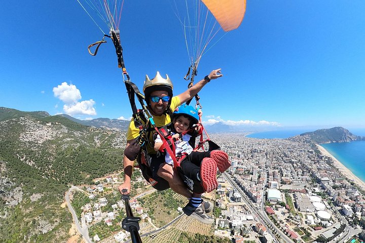 Tandem-Gleitschirmflug über Alanya, Türkei, mit Blick auf die Küste und den Kleopatra-Strand, Foto 14 | wizardtrip
