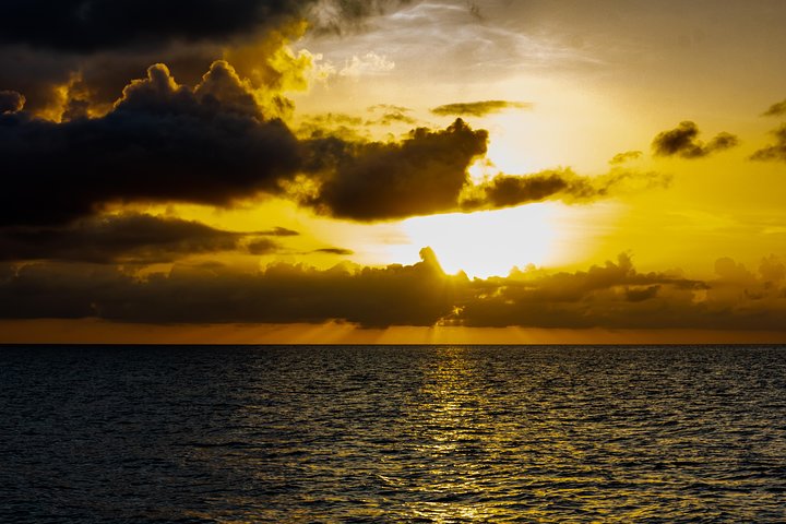 Croisière-dîner au coucher du soleil sur un catamaran à Saint-Martin, photo 5 | wizardtrip