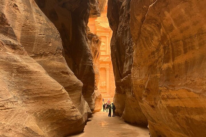Full day tour from Amman to Petra and Wadi Rum, featuring ancient Nabataean architecture and desert landscapes, photo 21 | wizardtrip