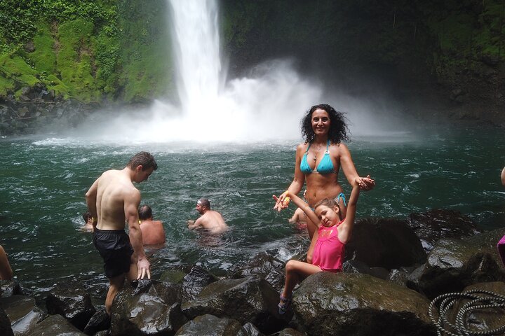 Combo tour of Arenal Volcano, hanging bridges, and La Fortuna waterfall in Costa Rica, photo 6 | wizardtrip