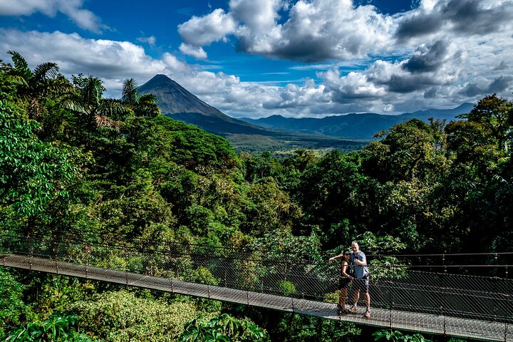 Combo tour of Arenal Volcano, hanging bridges, and La Fortuna waterfall in Costa Rica, photo 11 | wizardtrip