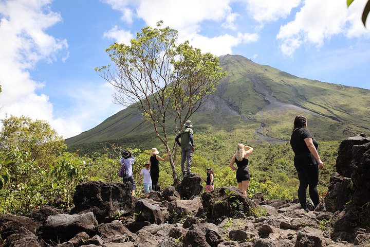 Een dagtour in La Fortuna, Costa Rica, met een waterval, vulkaanwandeling en warmwaterbronnen, foto 11 | wizardtrip