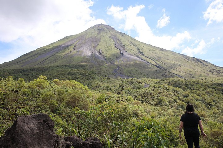 Een dagtour in La Fortuna, Costa Rica, met een waterval, vulkaanwandeling en warmwaterbronnen, foto 12 | wizardtrip