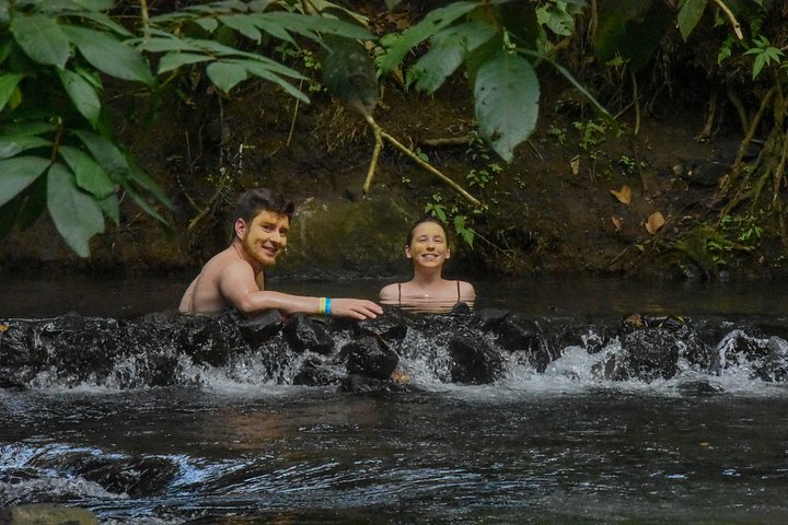 Een dagtour in La Fortuna, Costa Rica, met een waterval, vulkaanwandeling en warmwaterbronnen, foto 14 | wizardtrip