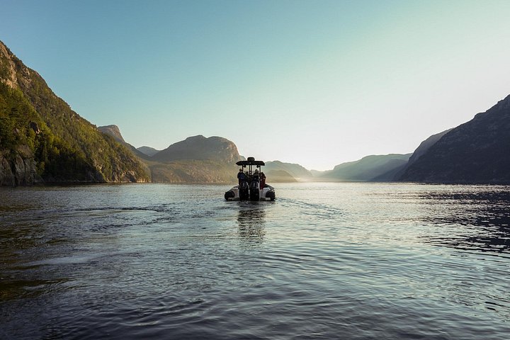 Opwindende RIB-boottocht door Noorwegens Lysefjord, met Preikestolen en adembenemende natuurlandschappen, foto 7 | wizardtrip