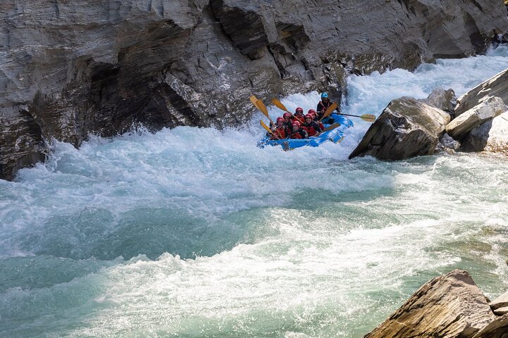 Erlebe aufregendes Wildwasser-Rafting auf dem Shotover River in Queenstown, inklusive einer malerischen 4WD-Fahrt, Foto 9 | wizardtrip