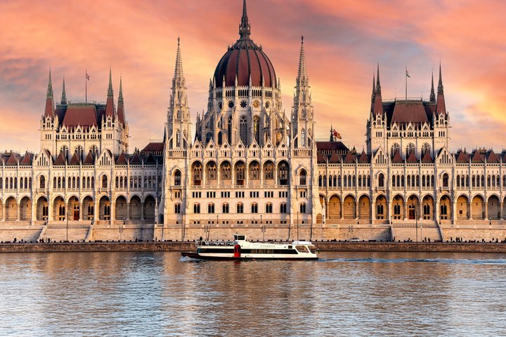 Budapest Donaufahrt mit 1 Freigetränk Tokaj Frizzante und Audioguide | wizardtrip