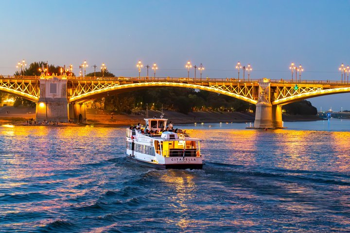 Elegante Donaucruise in Boedapest met uitzicht op het Parlement en de Burcht van Boeda, foto 13 | wizardtrip