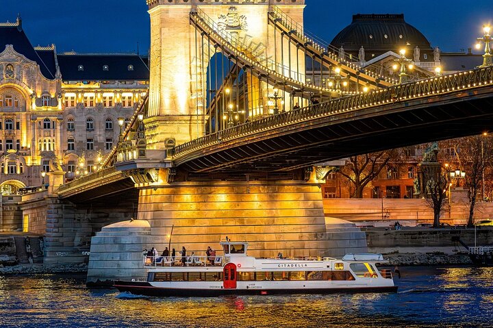 Elegante Donaucruise in Boedapest met uitzicht op het Parlement en de Burcht van Boeda, foto 17 | wizardtrip
