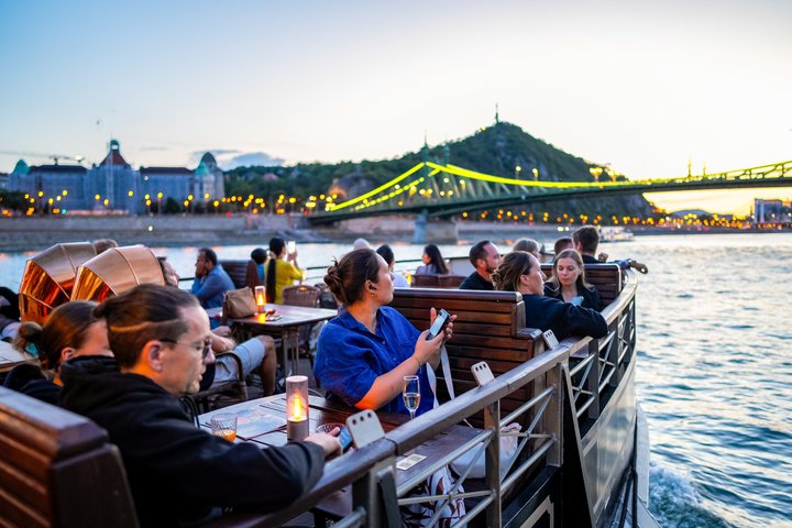 Desfrute de um cruzeiro panorâmico no rio Danúbio em Budapeste a bordo de um barco a vapor histórico, observando os marcos, foto 19 | wizardtrip
