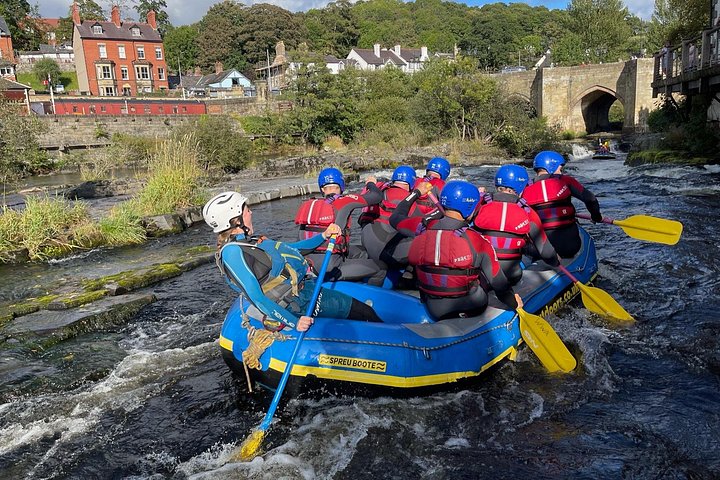 Expérience de rafting en eaux vives sur la rivière Dee à Llangollen | wizardtrip