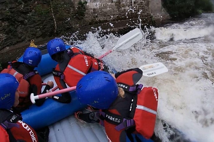 Spannende wildwaterrafting op de River Dee in Llangollen, Wales, foto 5 | wizardtrip