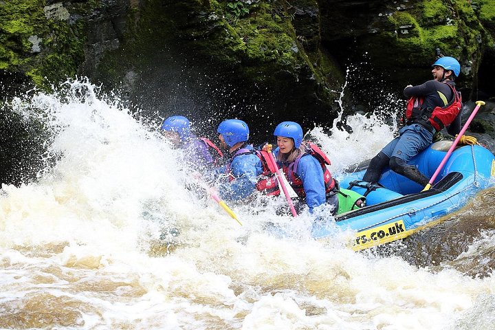 Spannende wildwaterrafting op de River Dee in Llangollen, Wales, foto 7 | wizardtrip
