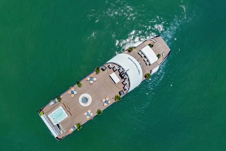 Luxury 5-star day cruise exploring Ha Long Bay, Vietnam, with kayaking and cave visits, photo 6 | wizardtrip