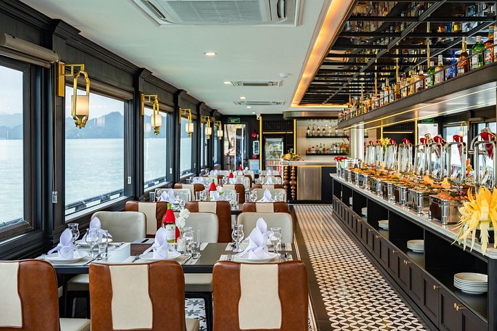 Luxury 5-star day cruise exploring Ha Long Bay, Vietnam, with kayaking and cave visits, photo 14 | wizardtrip