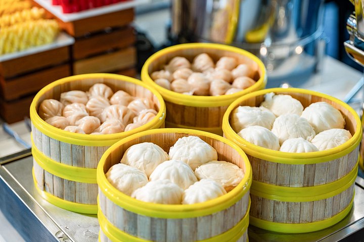 Luxury 5-star day cruise exploring Ha Long Bay, Vietnam, with kayaking and cave visits, photo 18 | wizardtrip