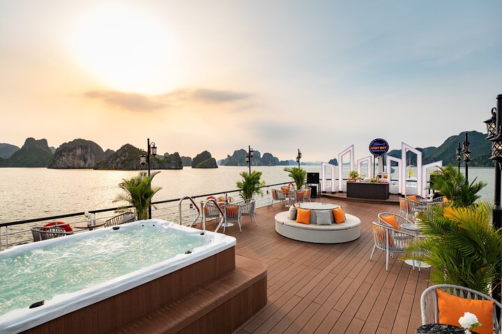 Luxury 5-star day cruise exploring Ha Long Bay, Vietnam, with kayaking and cave visits, photo 24 | wizardtrip