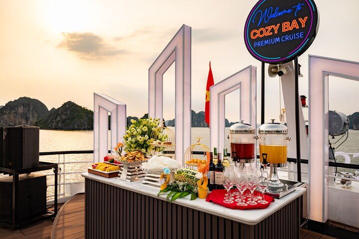 Luxury 5-star day cruise exploring Ha Long Bay, Vietnam, with kayaking and cave visits, photo 25 | wizardtrip