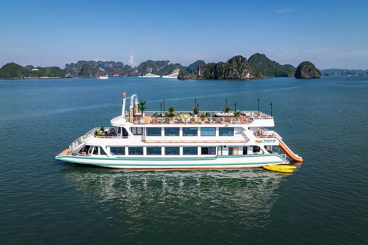 Une croisière luxueuse navigue à travers les superbes karsts calcaires de la baie de Lan Ha, au Vietnam, photo 27 | wizardtrip