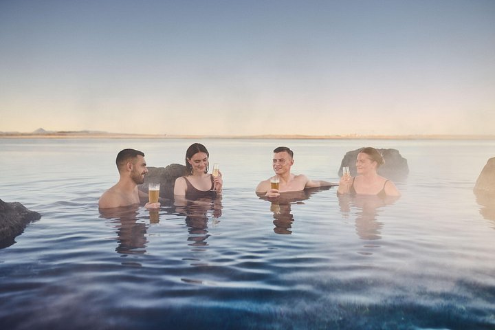 Geothermales Spa-Erlebnis in der Sky Lagoon, Reykjavik, Island, mit Meerblick und dem 7-Schritte-Ritual, Foto 8 | wizardtrip