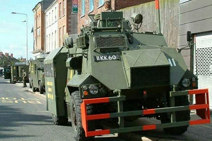Private Black Taxi Tour durch Belfasts Wandgemälde und Friedensmauer mit historischen Einblicken, Foto 8 | wizardtrip