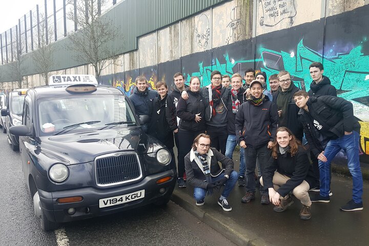 Private Black Taxi Tour durch Belfasts Wandgemälde und Friedensmauer mit historischen Einblicken, Foto 10 | wizardtrip