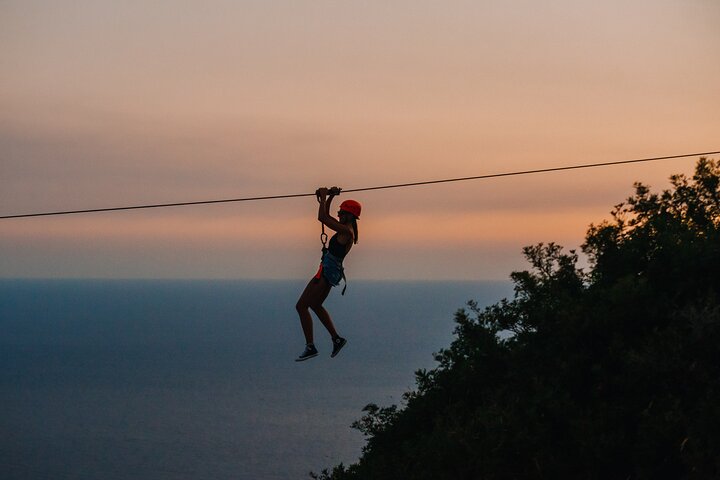 Experimente uma emocionante aventura de tirolesa ao pôr do sol sobre a cidade velha histórica de Dubrovnik e o Mar Adriático, foto 6 | wizardtrip