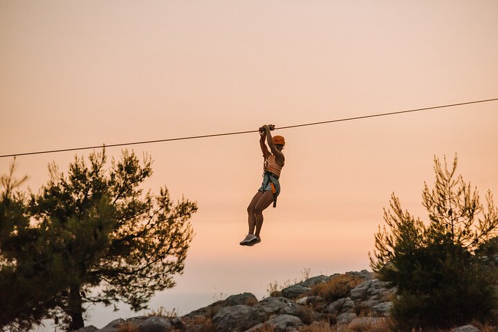 Experimente uma emocionante aventura de tirolesa ao pôr do sol sobre a cidade velha histórica de Dubrovnik e o Mar Adriático, foto 7 | wizardtrip