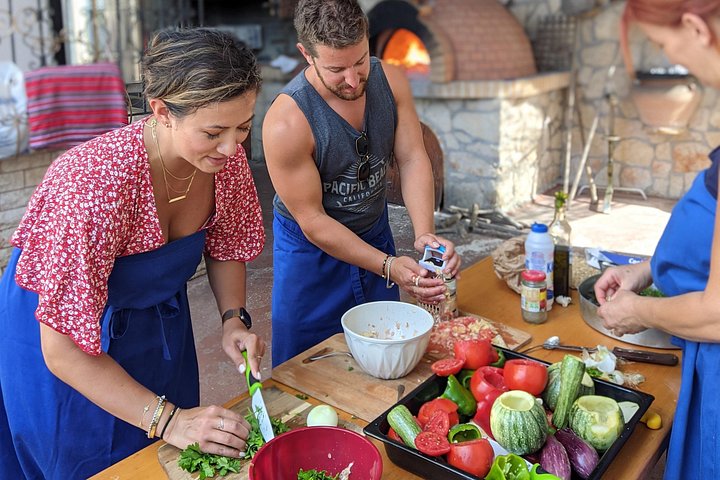 Aula de culinária cretense autêntica em Chania, Grécia, com pratos tradicionais e ingredientes frescos, foto 12 | wizardtrip