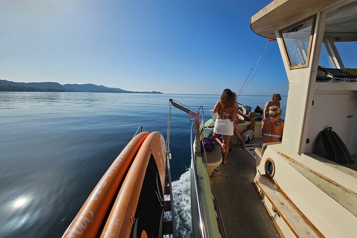 Cruzeiro de barco grego tradicional em Kefalonia, visitando praias deslumbrantes e desfrutando das comodidades a bordo, foto 18 | wizardtrip