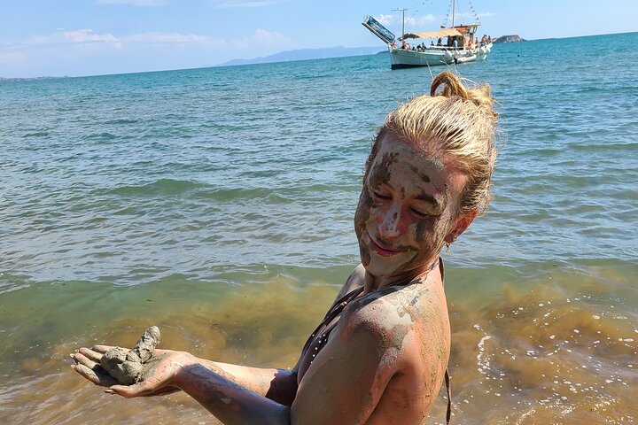 Cruzeiro de barco grego tradicional em Kefalonia, visitando praias deslumbrantes e desfrutando das comodidades a bordo, foto 19 | wizardtrip