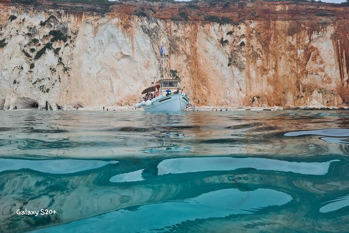Cruzeiro de barco grego tradicional em Kefalonia, visitando praias deslumbrantes e desfrutando das comodidades a bordo, foto 24 | wizardtrip