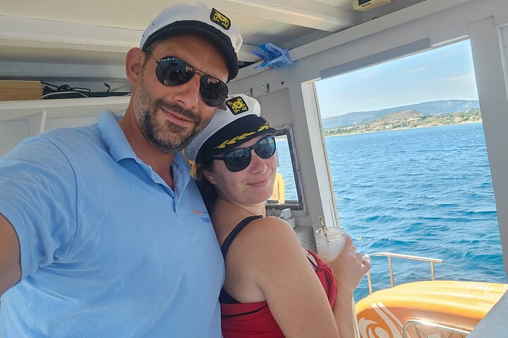 Cruzeiro de barco grego tradicional em Kefalonia, visitando praias deslumbrantes e desfrutando das comodidades a bordo, foto 28 | wizardtrip