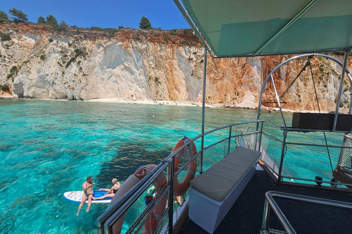 Cruzeiro de barco grego tradicional em Kefalonia, visitando praias deslumbrantes e desfrutando das comodidades a bordo, foto 36 | wizardtrip