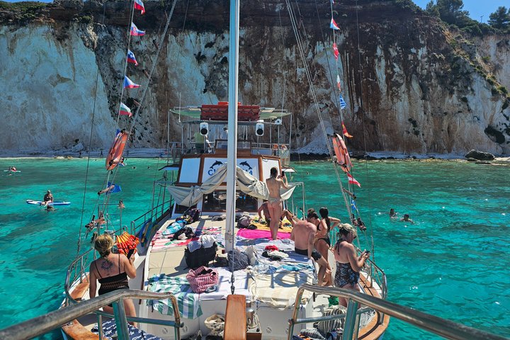 Cruzeiro de barco grego tradicional em Kefalonia, visitando praias deslumbrantes e desfrutando das comodidades a bordo, foto 40 | wizardtrip