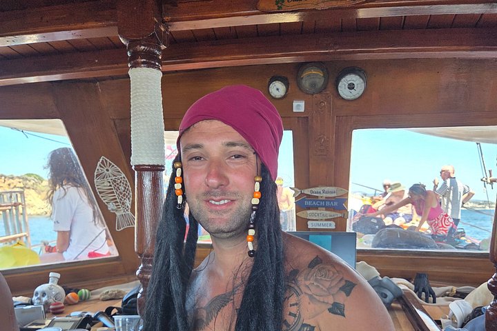Cruzeiro de barco grego tradicional em Kefalonia, visitando praias deslumbrantes e desfrutando das comodidades a bordo, foto 43 | wizardtrip