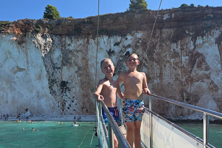 Cruzeiro de barco grego tradicional em Kefalonia, visitando praias deslumbrantes e desfrutando das comodidades a bordo, foto 44 | wizardtrip
