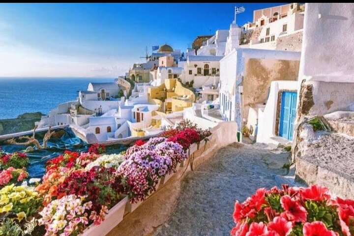 Tour privato di mezza giornata alla scoperta dei villaggi iconici di Santorini, viste sulla caldera e spiagge uniche, foto 8 | wizardtrip