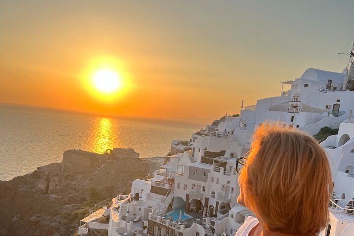 Tour privato di mezza giornata alla scoperta dei villaggi iconici di Santorini, viste sulla caldera e spiagge uniche, foto 9 | wizardtrip