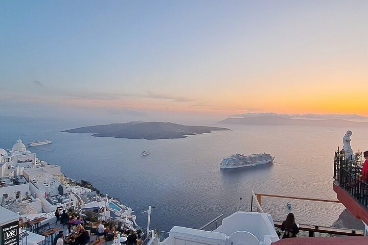 Tour privato di mezza giornata alla scoperta dei villaggi iconici di Santorini, viste sulla caldera e spiagge uniche, foto 11 | wizardtrip