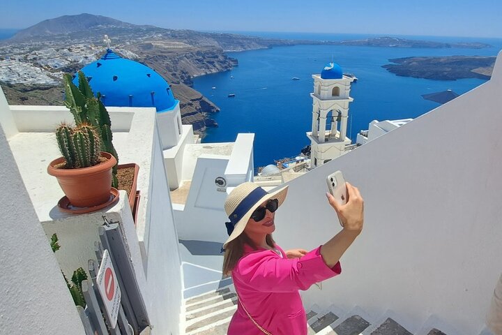 Tour privato di mezza giornata alla scoperta dei villaggi iconici di Santorini, viste sulla caldera e spiagge uniche, foto 16 | wizardtrip