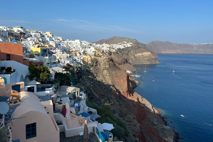Tour privato di mezza giornata alla scoperta dei villaggi iconici di Santorini, viste sulla caldera e spiagge uniche, foto 18 | wizardtrip