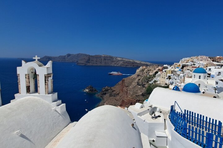 Tour privato di mezza giornata alla scoperta dei villaggi iconici di Santorini, viste sulla caldera e spiagge uniche, foto 21 | wizardtrip
