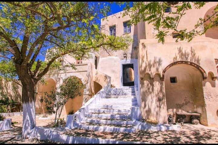 Tour privato di mezza giornata alla scoperta dei villaggi iconici di Santorini, viste sulla caldera e spiagge uniche, foto 25 | wizardtrip