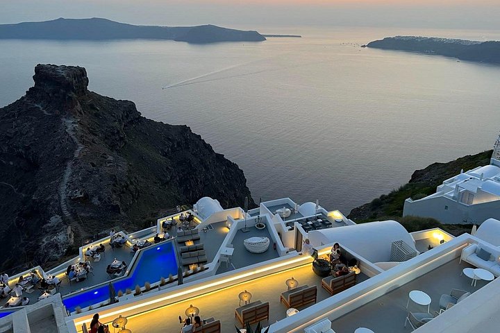 Tour privato di mezza giornata alla scoperta dei villaggi iconici di Santorini, viste sulla caldera e spiagge uniche, foto 27 | wizardtrip