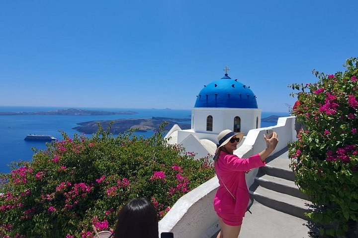 Tour privato di mezza giornata alla scoperta dei villaggi iconici di Santorini, viste sulla caldera e spiagge uniche, foto 31 | wizardtrip