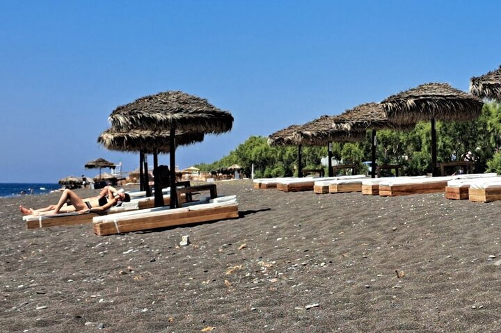 Tour privato di mezza giornata alla scoperta dei villaggi iconici di Santorini, viste sulla caldera e spiagge uniche, foto 33 | wizardtrip