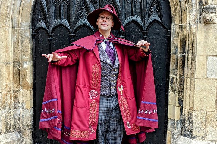 Un sorcier magique guide une visite familiale dans les rues historiques de York, en Angleterre, photo 8 | wizardtrip